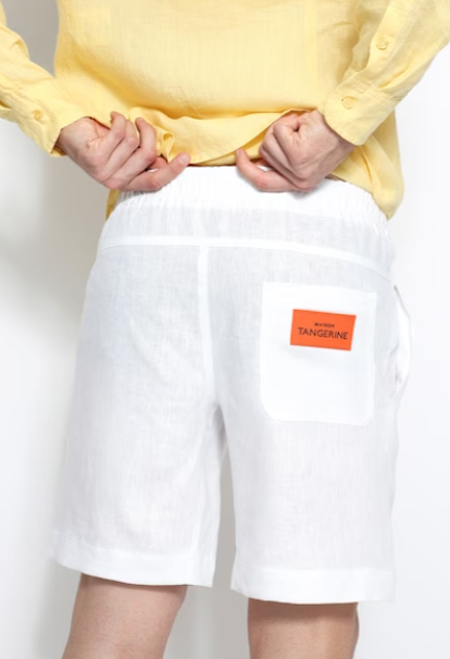Short linen trousers with an elasticated waist
