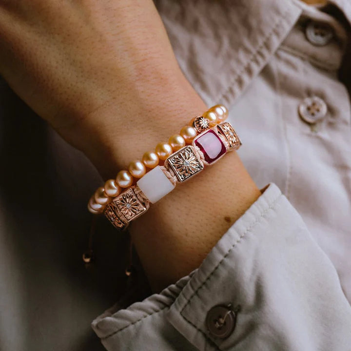FLAT-BEAD MACRAME BRACELET IN ROSE GOLD, RUBY AND MOONSTONE "SAKURA SAXA"
