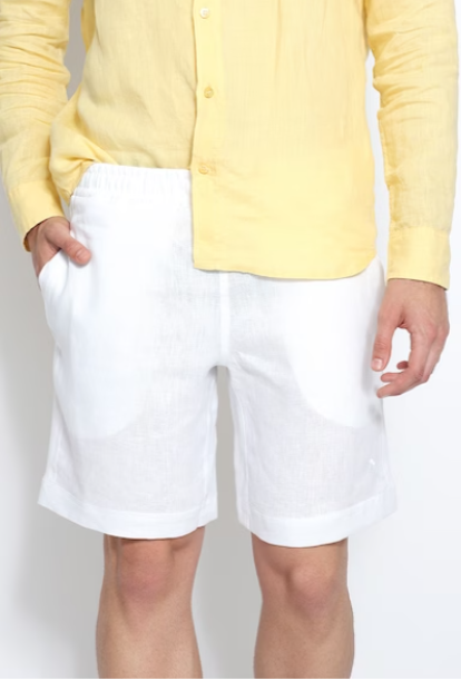 Short linen trousers with an elasticated waist