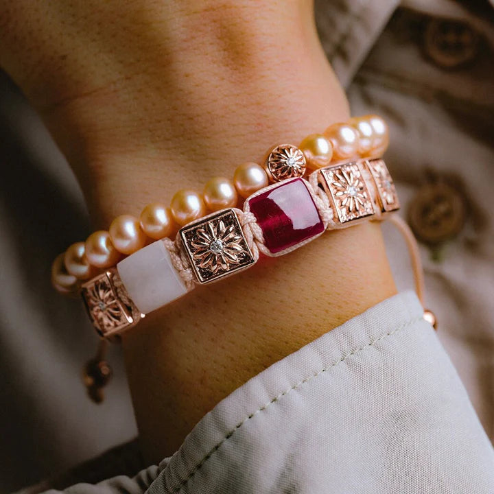 FLAT-BEAD MACRAME BRACELET IN ROSE GOLD, RUBY AND MOONSTONE "SAKURA SAXA"